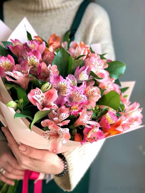 Букет из альстромерий 