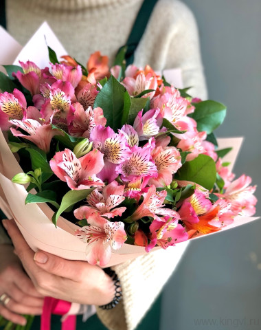 Букет из альстромерий  — Цветочный король