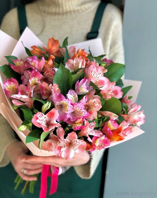 Букет из альстромерий 