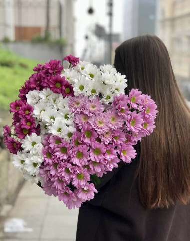 Букет&quot;Геометрия цвета&quot; из хризантем — Цветочный король