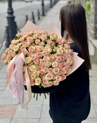 Букет из 25 кустовых роз  — Цветочный король