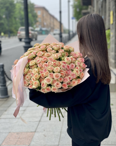 Букет из 25 кустовых роз  — Цветочный король