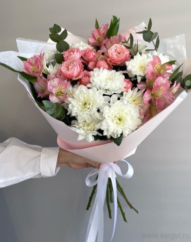 Сборный букет " Первое свидание" &mdash; Цветочный король