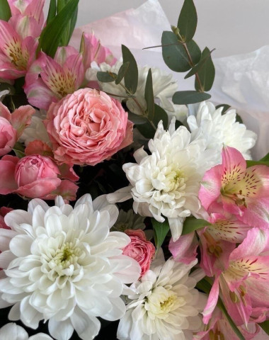 Сборный букет " Первое свидание" &mdash; Цветочный король