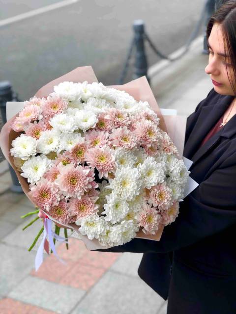 Пышный букет хризантем "Пастель"
