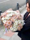 Пышный букет хризантем "Пастель". Цветы Владивосток фото 1 — Цветочный король