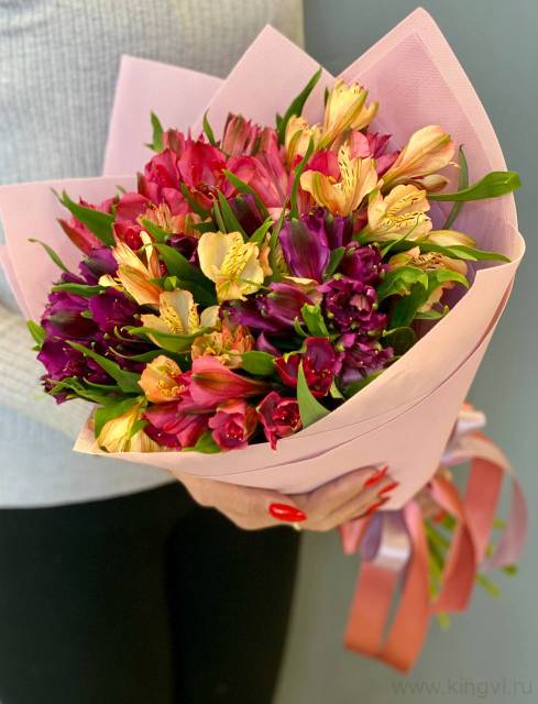 Яркие альстромерии 