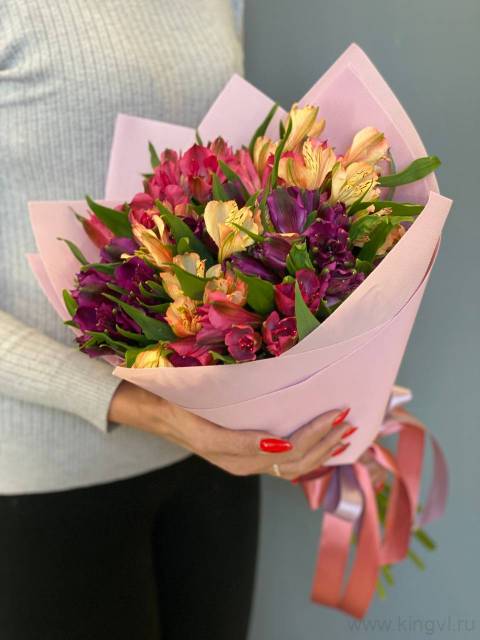 Яркие альстромерии 