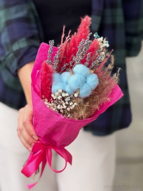 Небольшой букет из сухоцветов