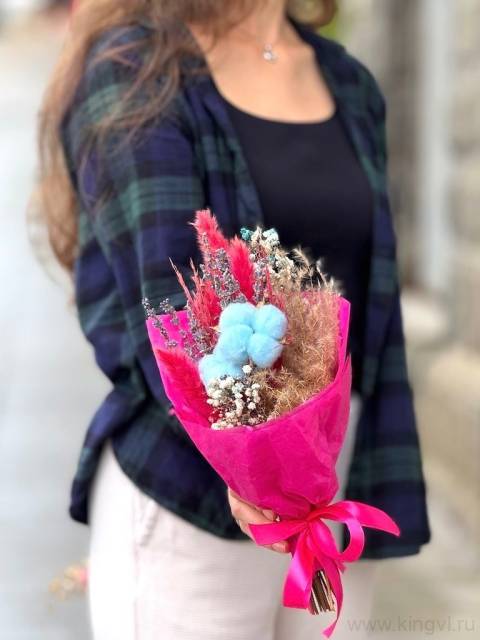 Небольшой букет из сухоцветов