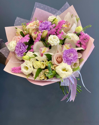 Букет"Фиалковая симфония" &mdash; Цветочный король