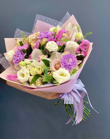 Букет"Фиалковая симфония" &mdash; Цветочный король