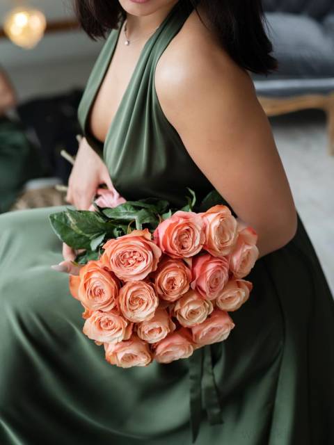 Букет из нежных пионовидных роз