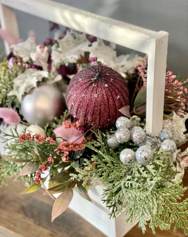 Искусственная новогодняя композиция — Цветочный король