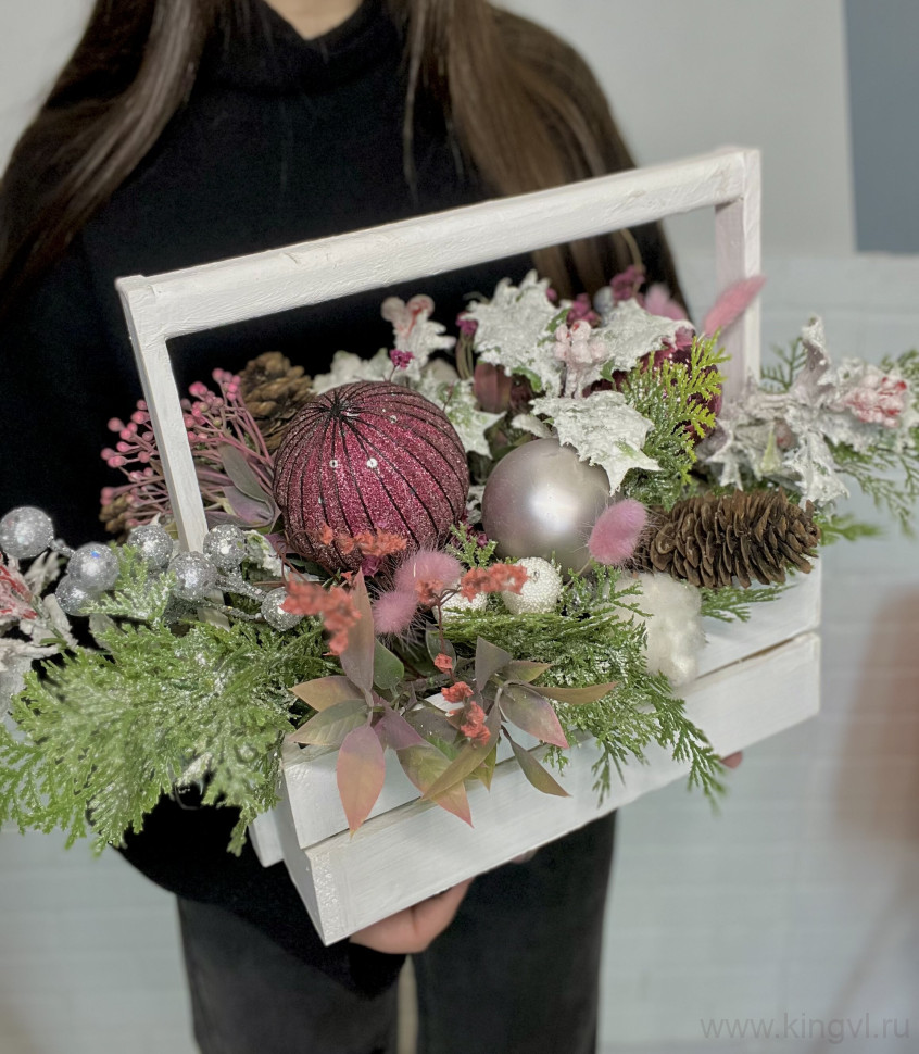 Искусственная новогодняя композиция. Цветы Владивосток фото 1 — Цветочный король