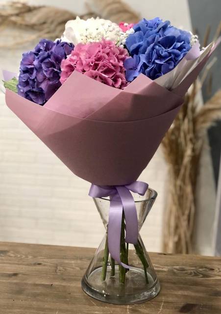 Букет из 5 гортензии и гипсофилы