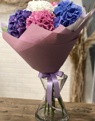 Букет из 5 гортензии и гипсофилы — Цветочный король