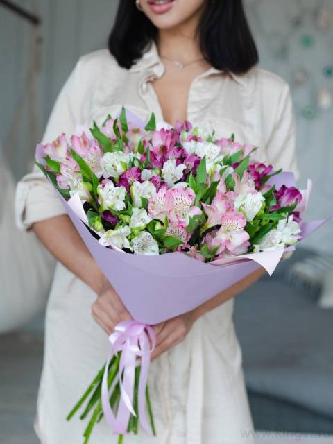 Букет из альстромерии