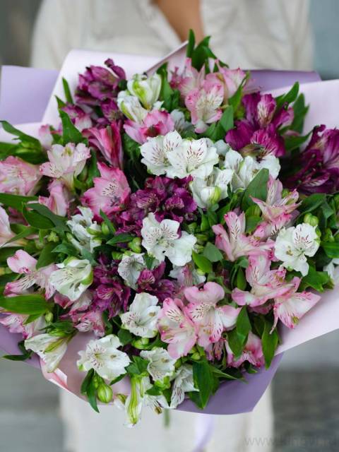 Букет из альстромерии