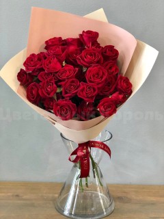 Букет красных кустовых роз. Цветы Владивосток