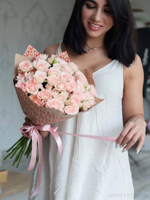 Букет из 15 кустовых роз