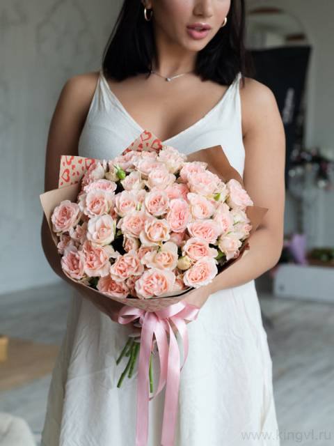 Букет из 15 кустовых роз