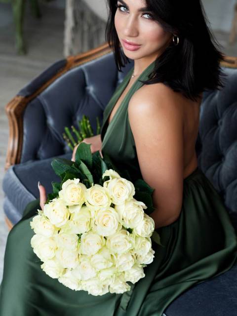 Охапка  белых роз