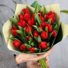 Букет из красных тюльпанов (25 шт). Цветы Владивосток фото 3 &mdash; Цветочный король