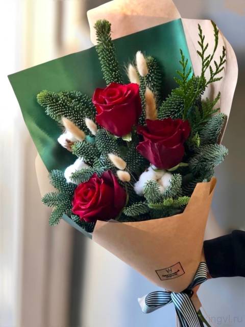 Букет из роз и нобилиса