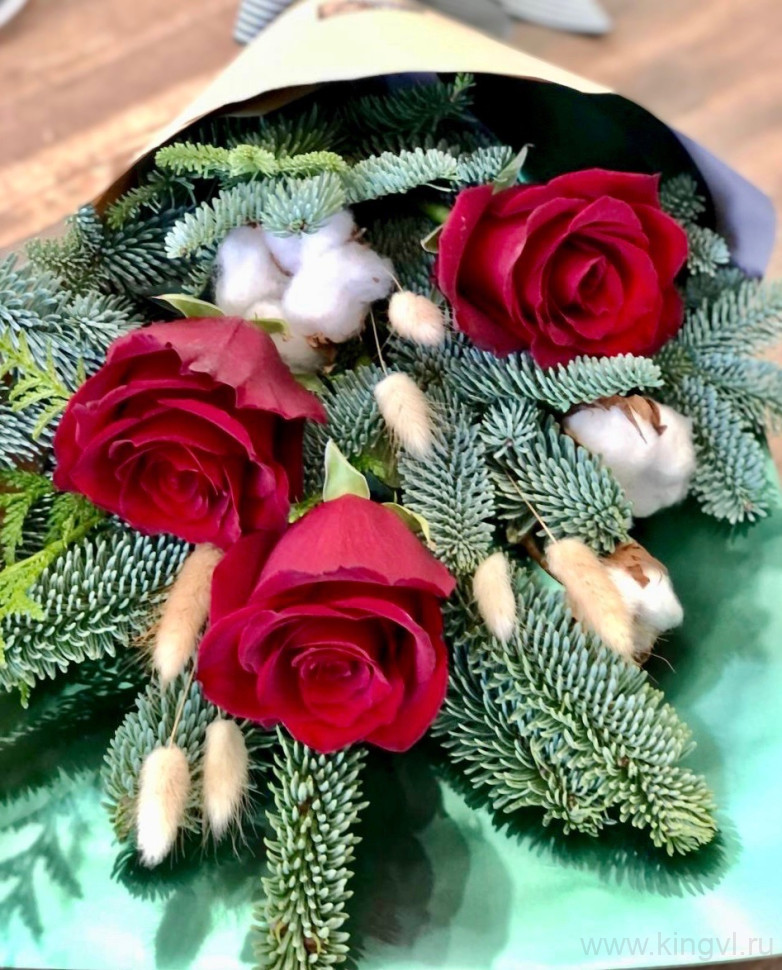 Букет из роз и нобилиса. Цветы Владивосток