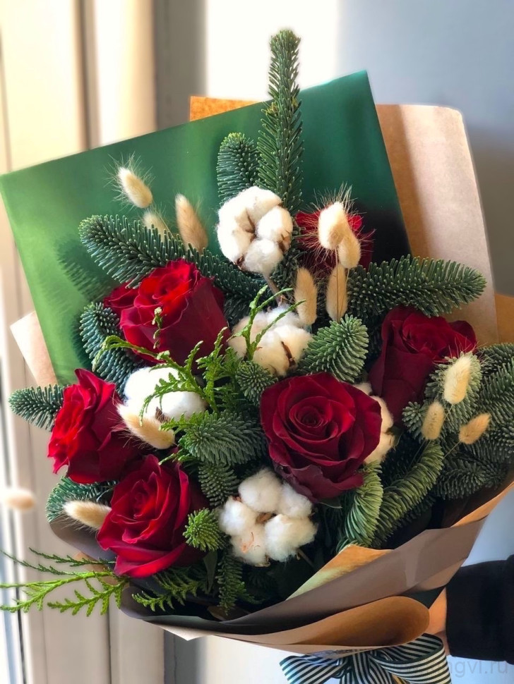 Букет из роз и нобилиса. Цветы Владивосток