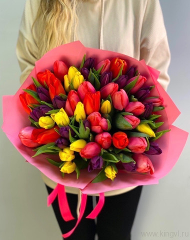 Букет из разноцветных тюльпанов (51 шт) &mdash; Цветочный король