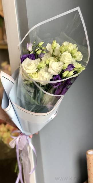 Букет из 5 бело-сиреневых эустом