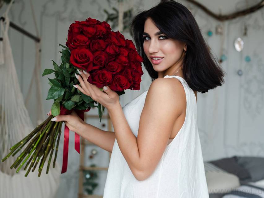 Страстные розы 25 штук