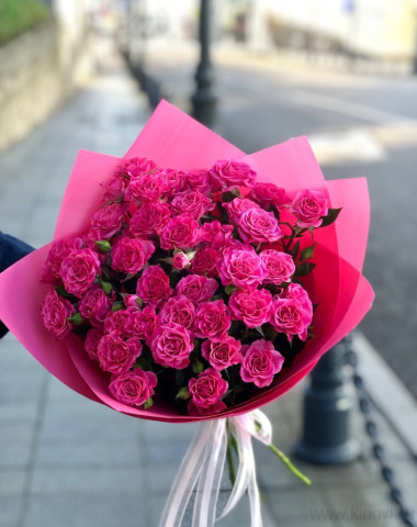 Букет из 9 кустовых роз "Lianne"   &mdash; Цветочный король