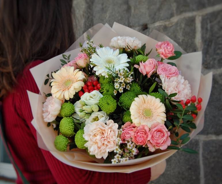 Букет из гербер и хризантем