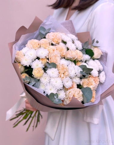 Букет из кустовых пионовидных роз "Крема"  &mdash; Цветочный король