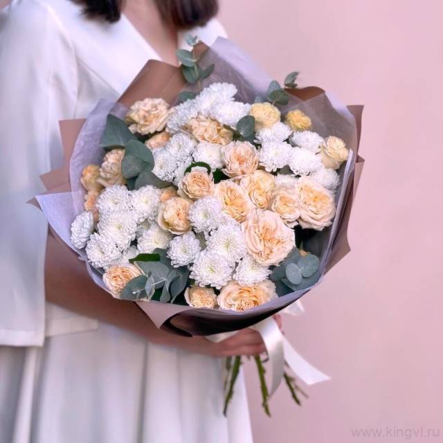 Букет из кустовых пионовидных роз "Крема" 