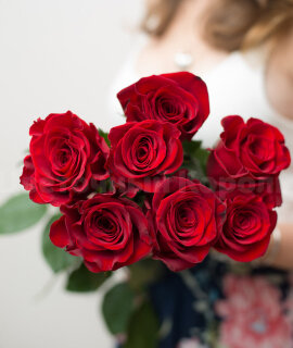 Розы красные - любое количество. Цветы Владивосток