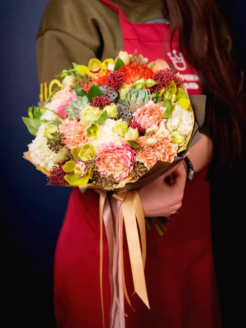 Букет с лотосом