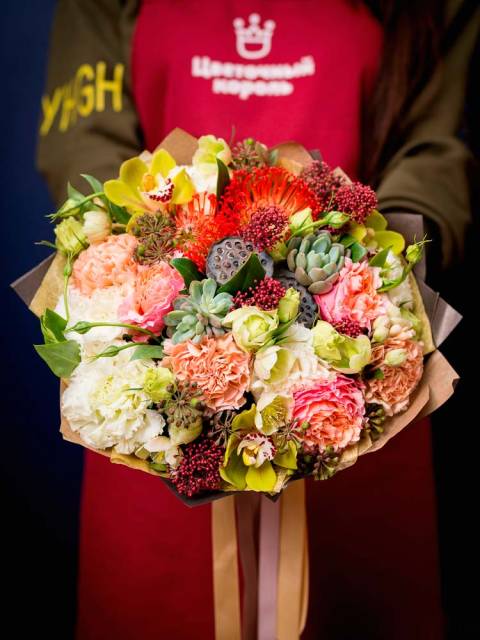 Букет с лотосом