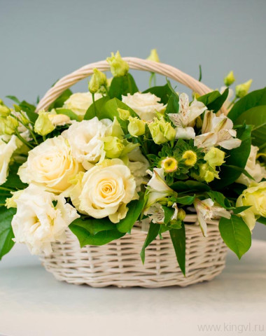 Корзина с белыми розами — Цветочный король