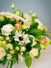 Корзина с белыми розами. Цветы Владивосток фото 3 — Цветочный король