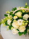 Корзина с белыми розами. Цветы Владивосток фото 4 — Цветочный король