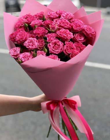 Букет из 7 кустовых роз — Цветочный король