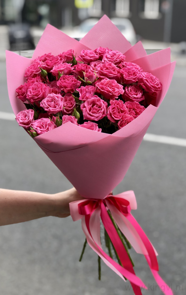 Букет из 7 кустовых роз. Цветы Владивосток