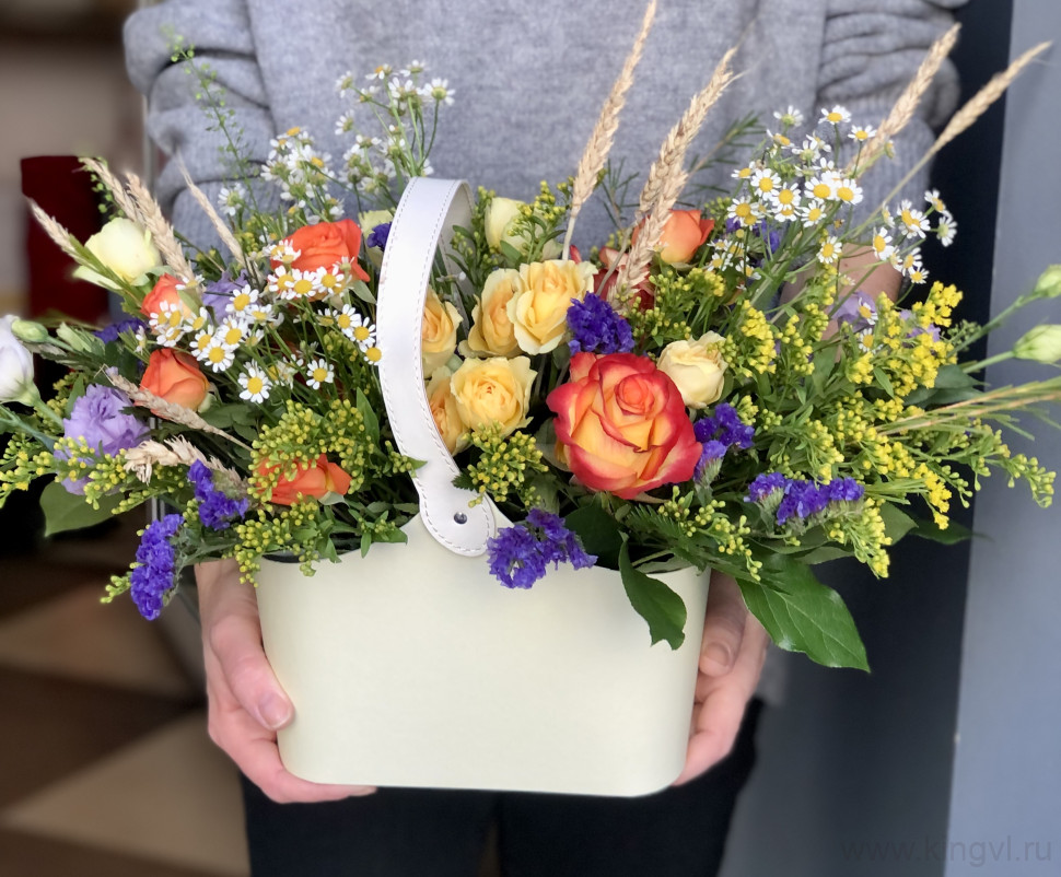 Полевые цветы с пшеницей в крафтовой сумочке. Цветы Владивосток