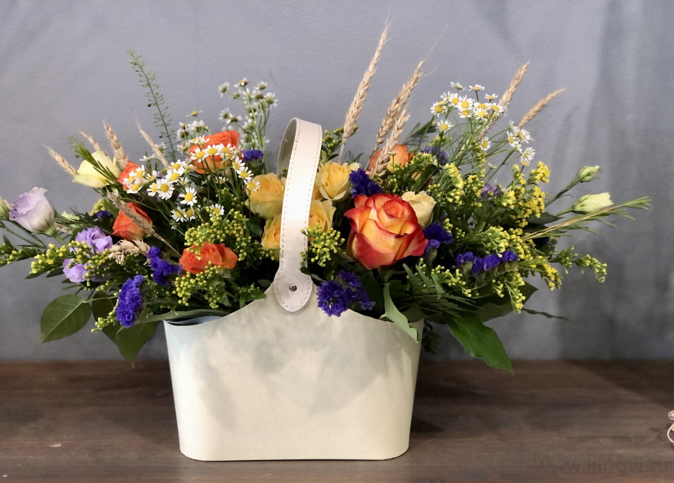 Полевые цветы с пшеницей в крафтовой сумочке. Цветы Владивосток