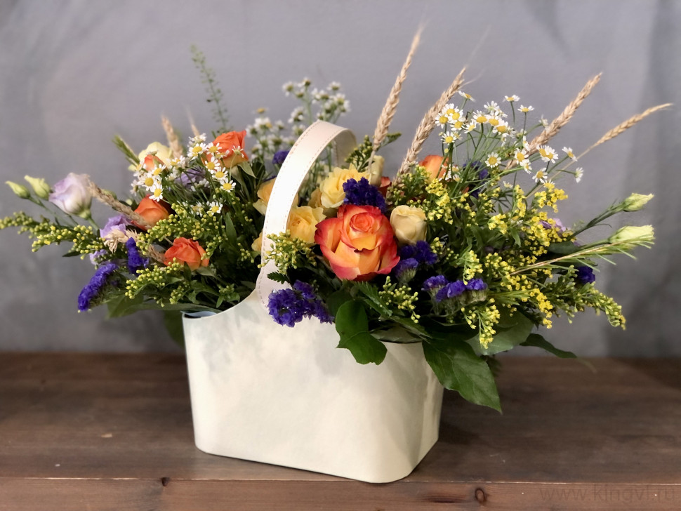 Полевые цветы с пшеницей в крафтовой сумочке. Цветы Владивосток
