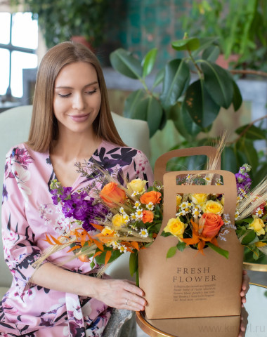Полевые цветы с пшеницей в крафтовой сумочке — Цветочный король